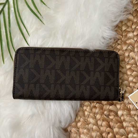 MICHAEL KORS Logo Zip Around Wallet NWT - Picture 5 of 7